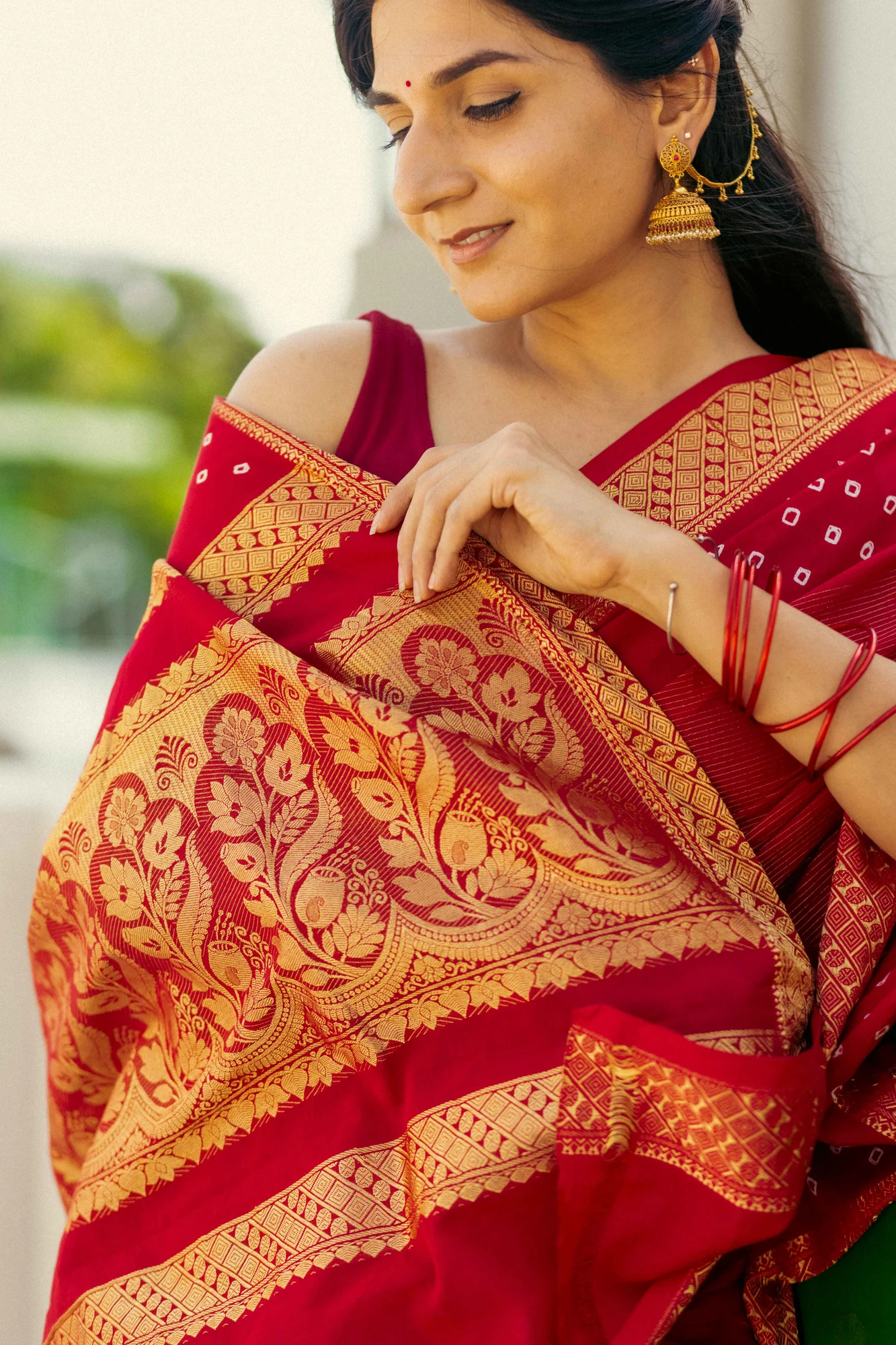 Madurai Red Vaira Oosi Sungudi Saree - 3