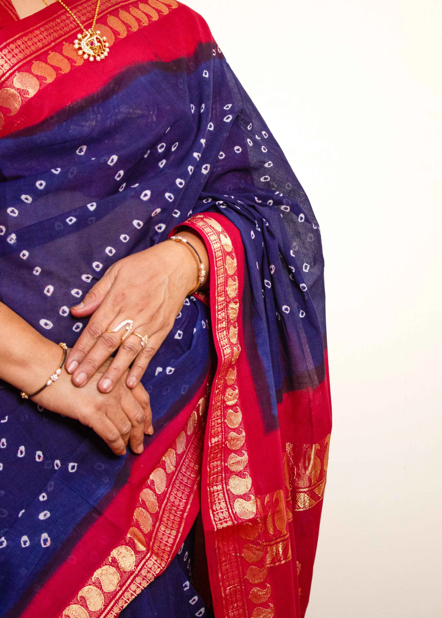 Navy Blue Diamond Sungudi Saree with Red Border - 4