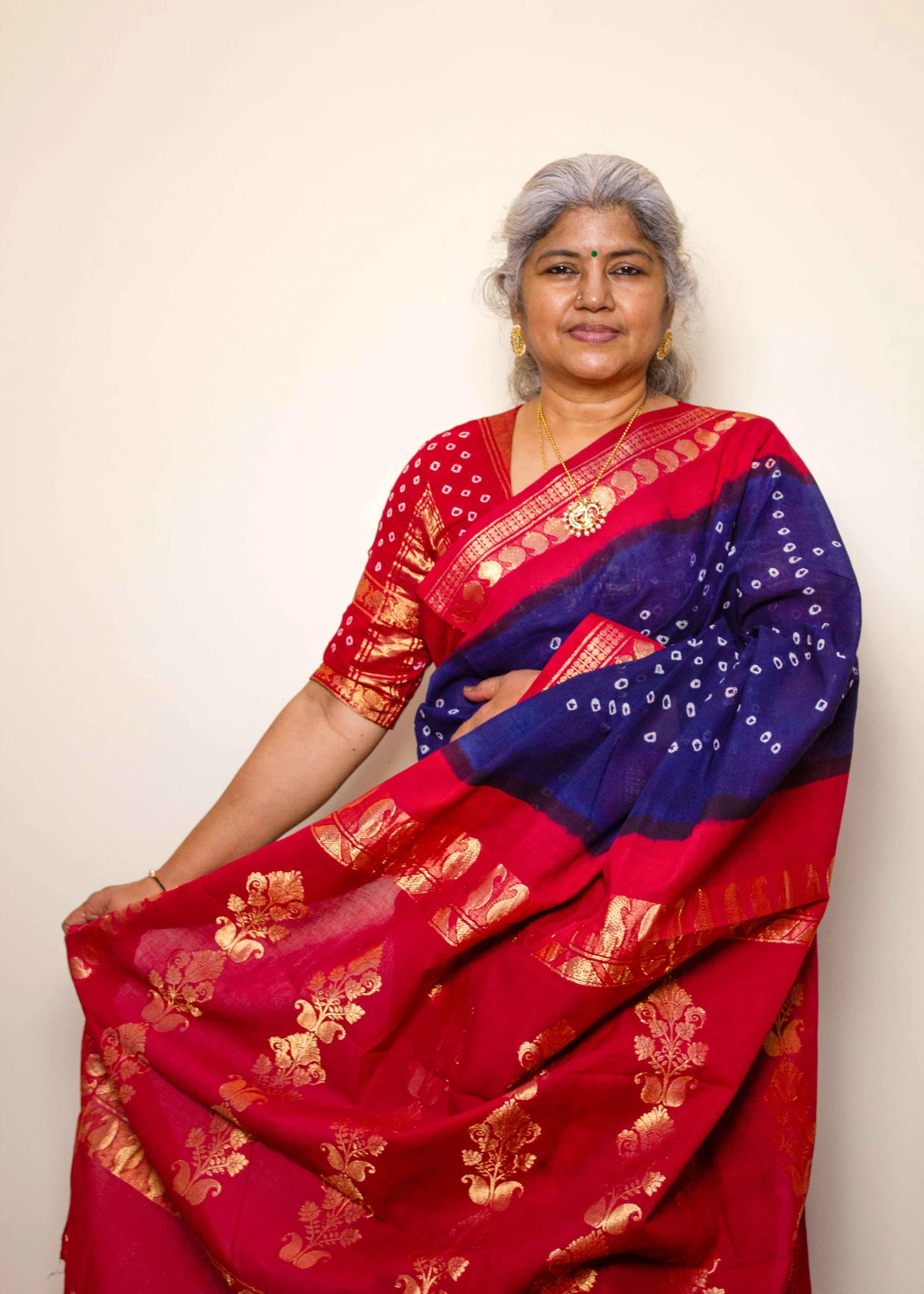 Navy Blue Diamond Sungudi Saree with Red Border - 3