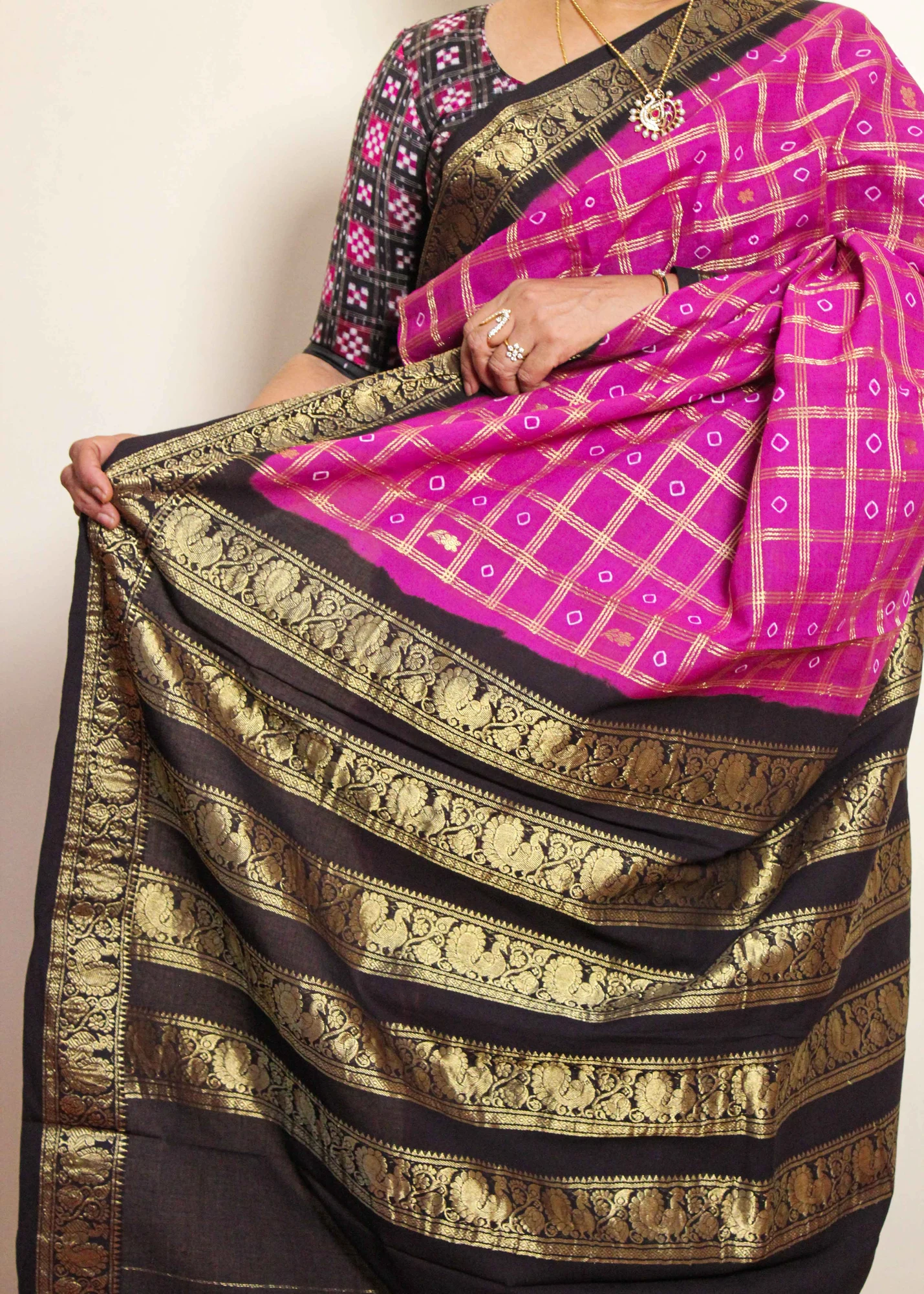 Wine Zari Checks Butta Sungudi Saree with Blue Hamsa Border | Temple of Sungudi - 4