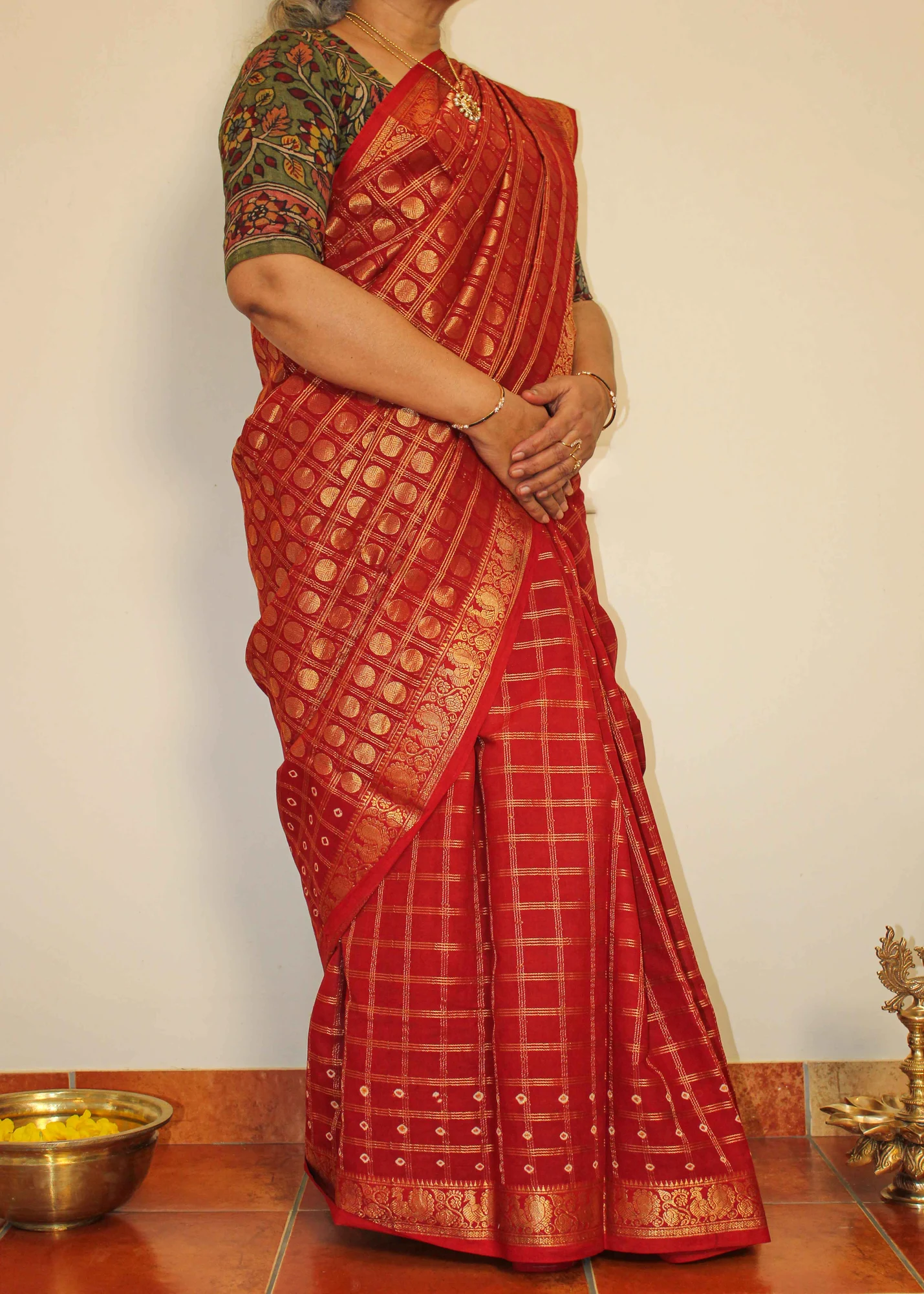 Madurai Arakku Red Kasu Butta Zari Checks Sungudi Saree - 5