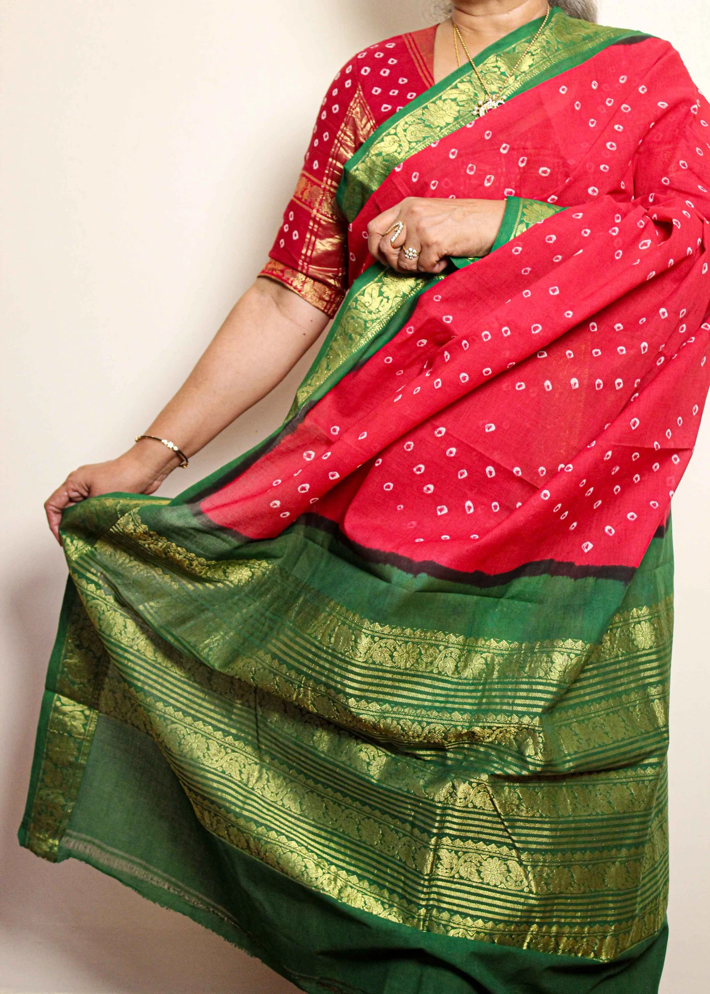 Red Vangi Sungudi Saree with Green Floral Border - 3