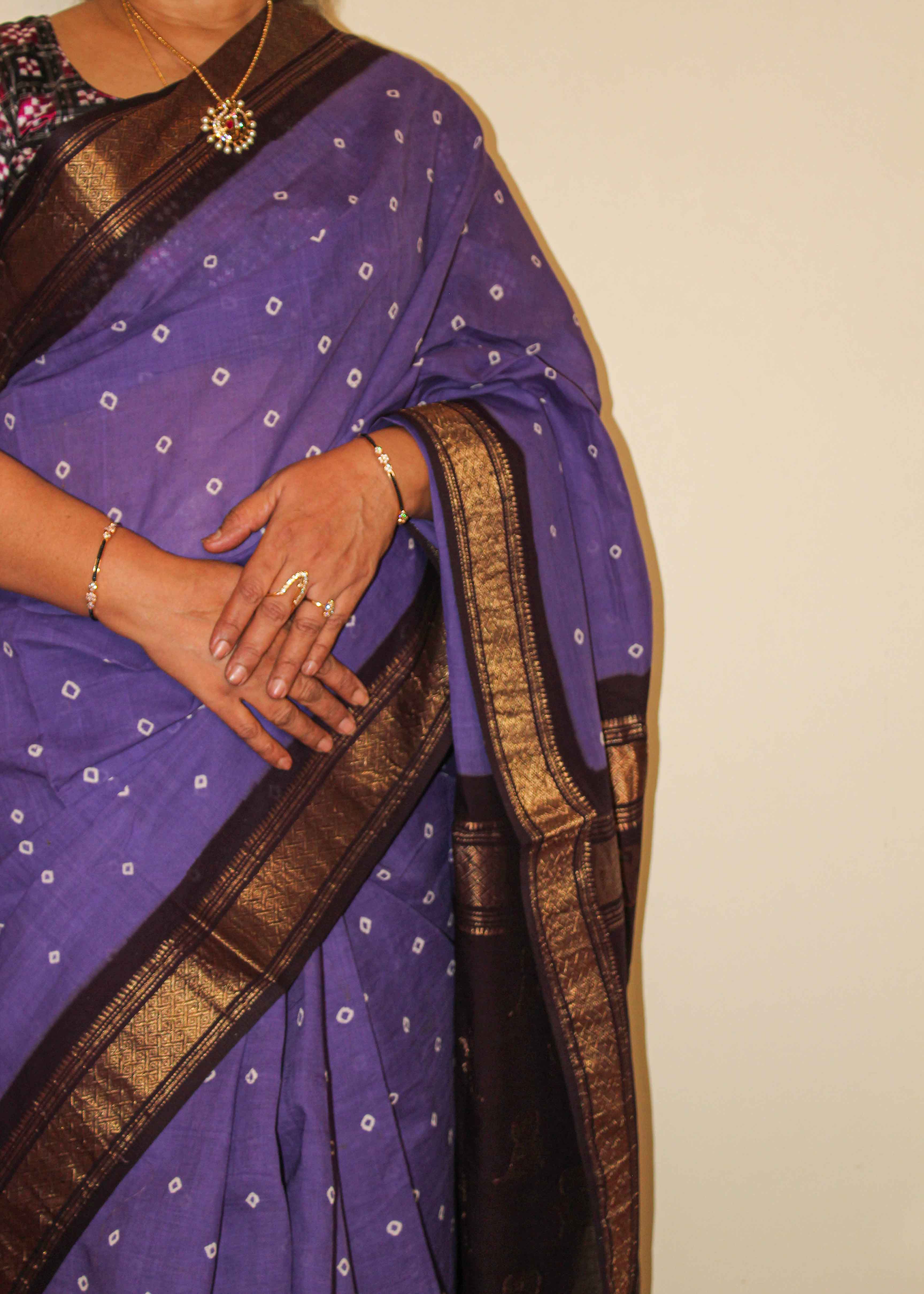 Kathiri Poo Brown Sungudi Saree with (Kili) Parrot Pallu - 4