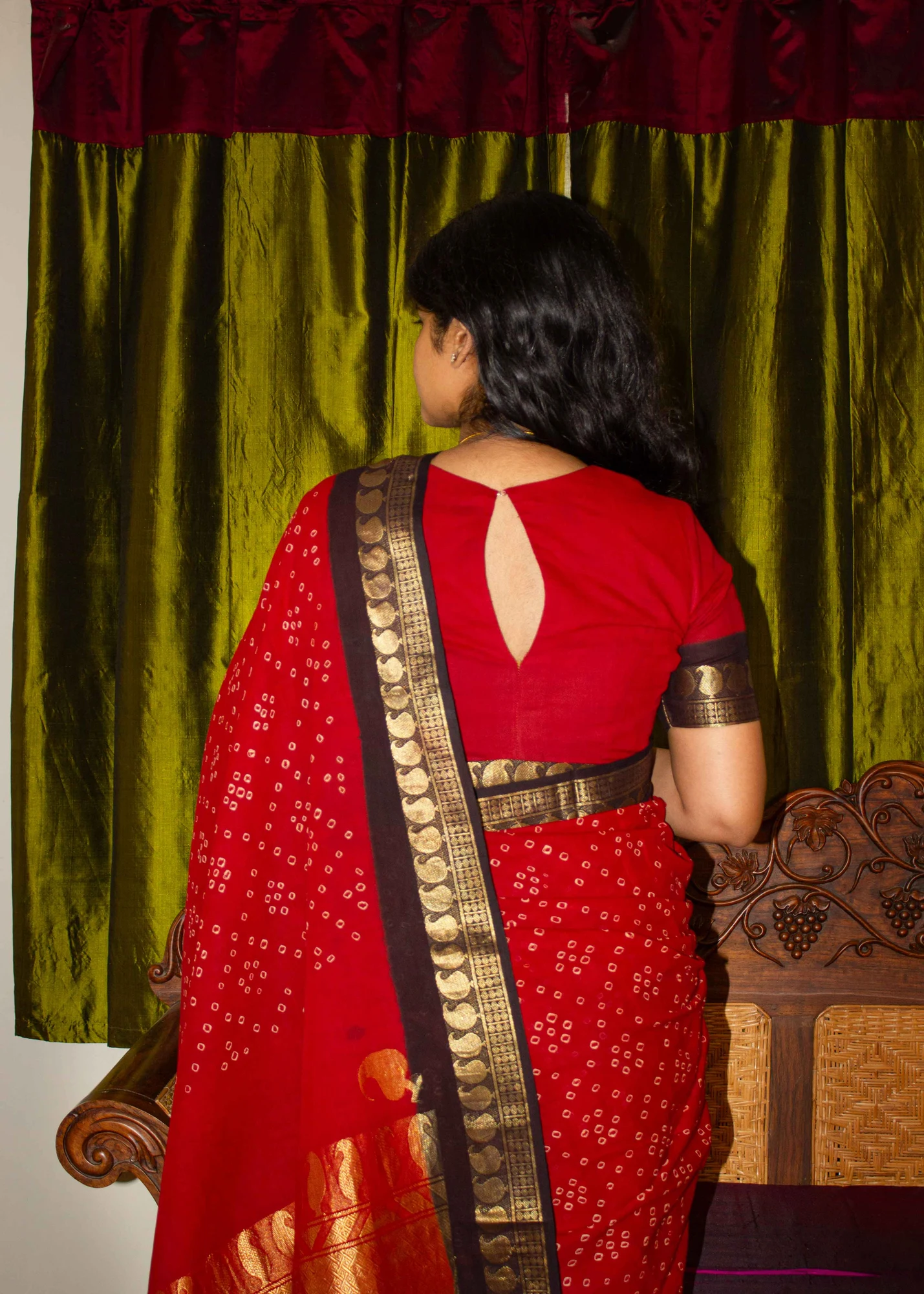 Victoria & Albert Revival Madurai Arakku Sungudi Saree - 4