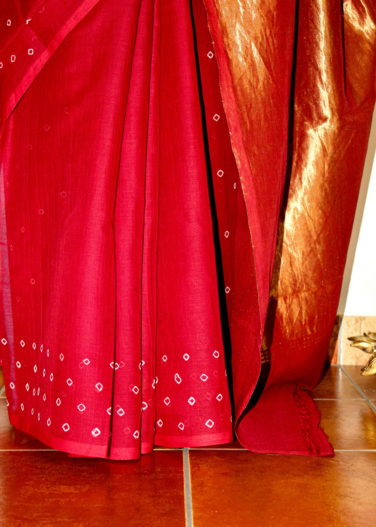 Madurai Arakku Red Sungudi Saree with Rich Tissue Pallu - 5